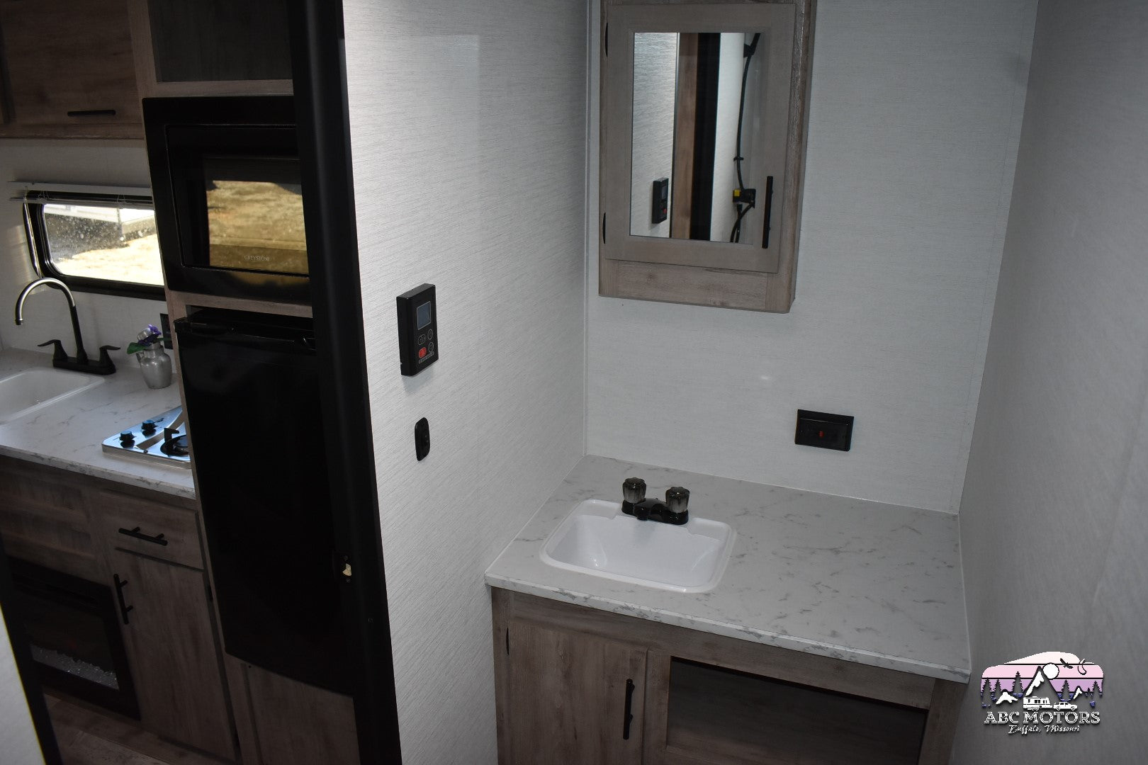 Gulf Stream Conquest - 178RB Floorplan - Travel Trailer RV - 20 ft - 2025 Edition.