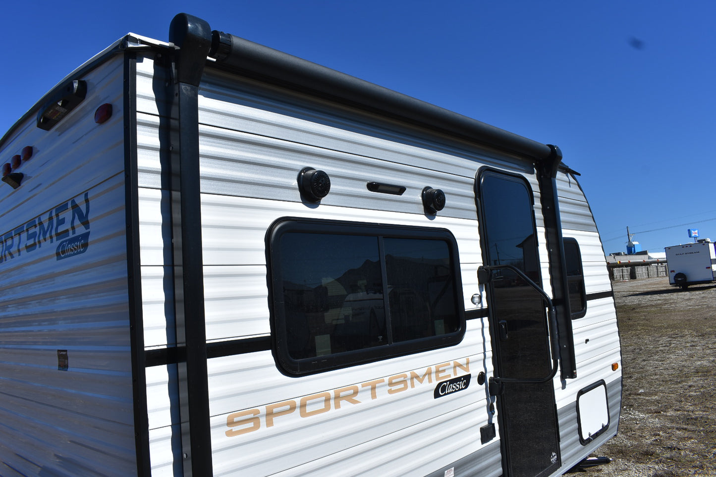 KZ RV Sportsmen Classic - 130RD Floorplan - Travel Trailer - 17 ft - 2025 Edition.