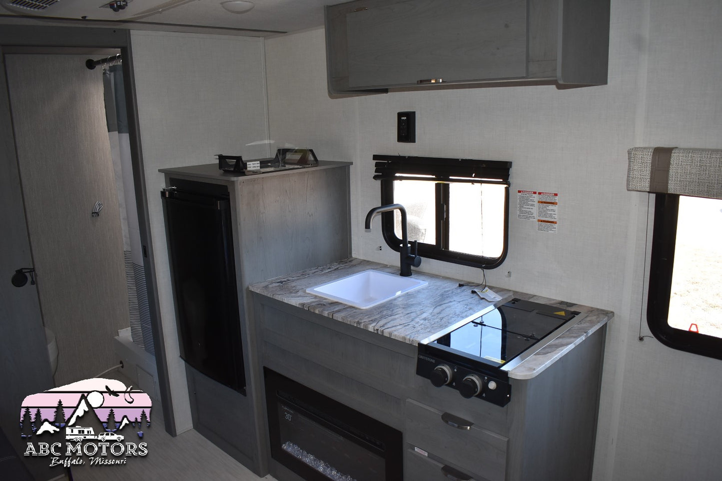 Forest River Ozark - 1610RBLE Floorplan - Travel Trailer RV - 20 ft - 2024 Edition