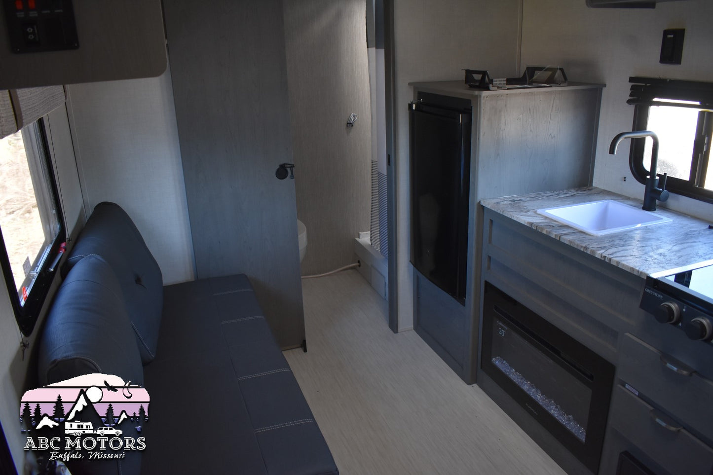 Forest River Ozark - 1610RBLE Floorplan - Travel Trailer RV - 20 ft - 2024 Edition