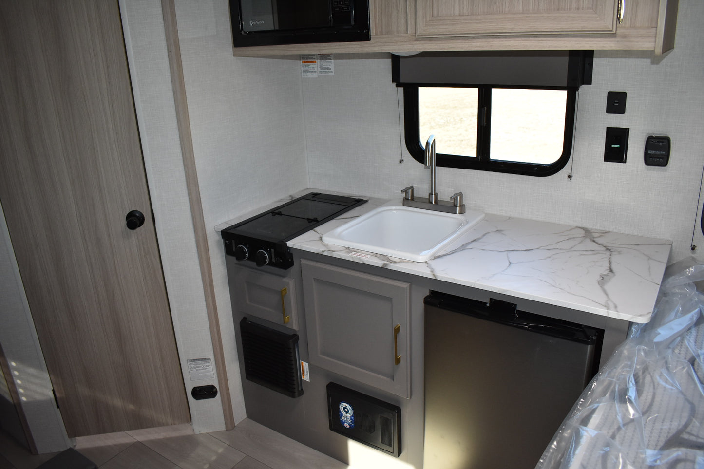 KZ RV Sportsmen Classic - 130RD Floorplan - Travel Trailer - 17 ft - 2025 Edition.