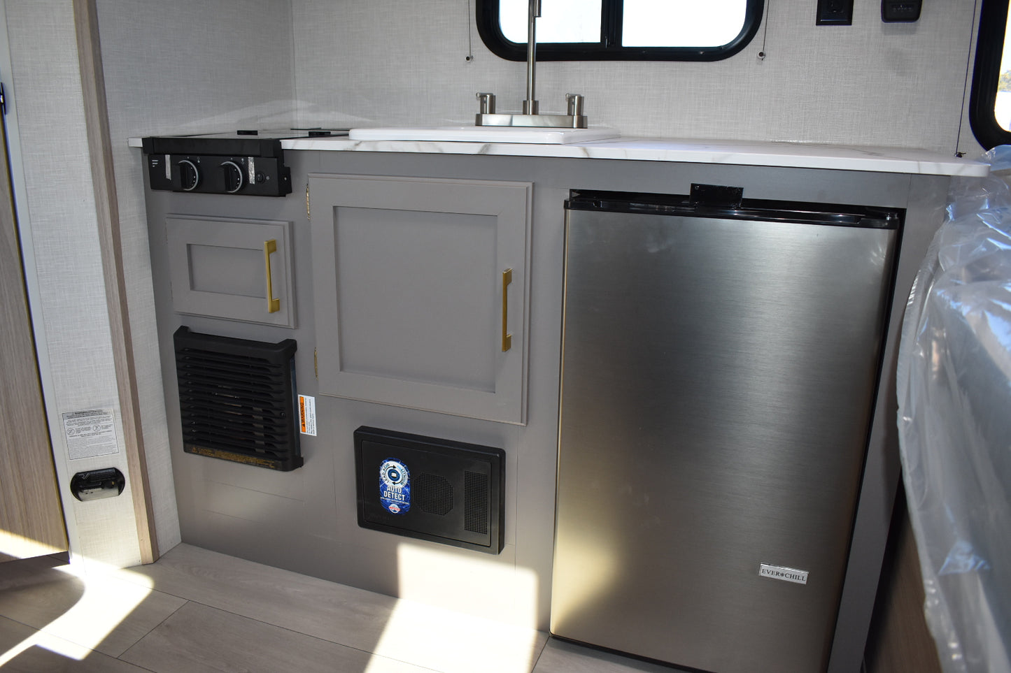 KZ RV Sportsmen Classic - 130RD Floorplan - Travel Trailer - 17 ft - 2025 Edition