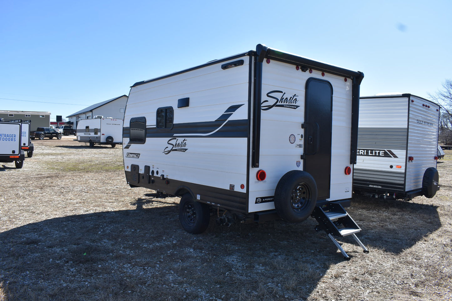 Forest River Shasta Oasis Compact - 16RE Floorplan - Travel Trailer RV - 17 ft - 2025 Edition