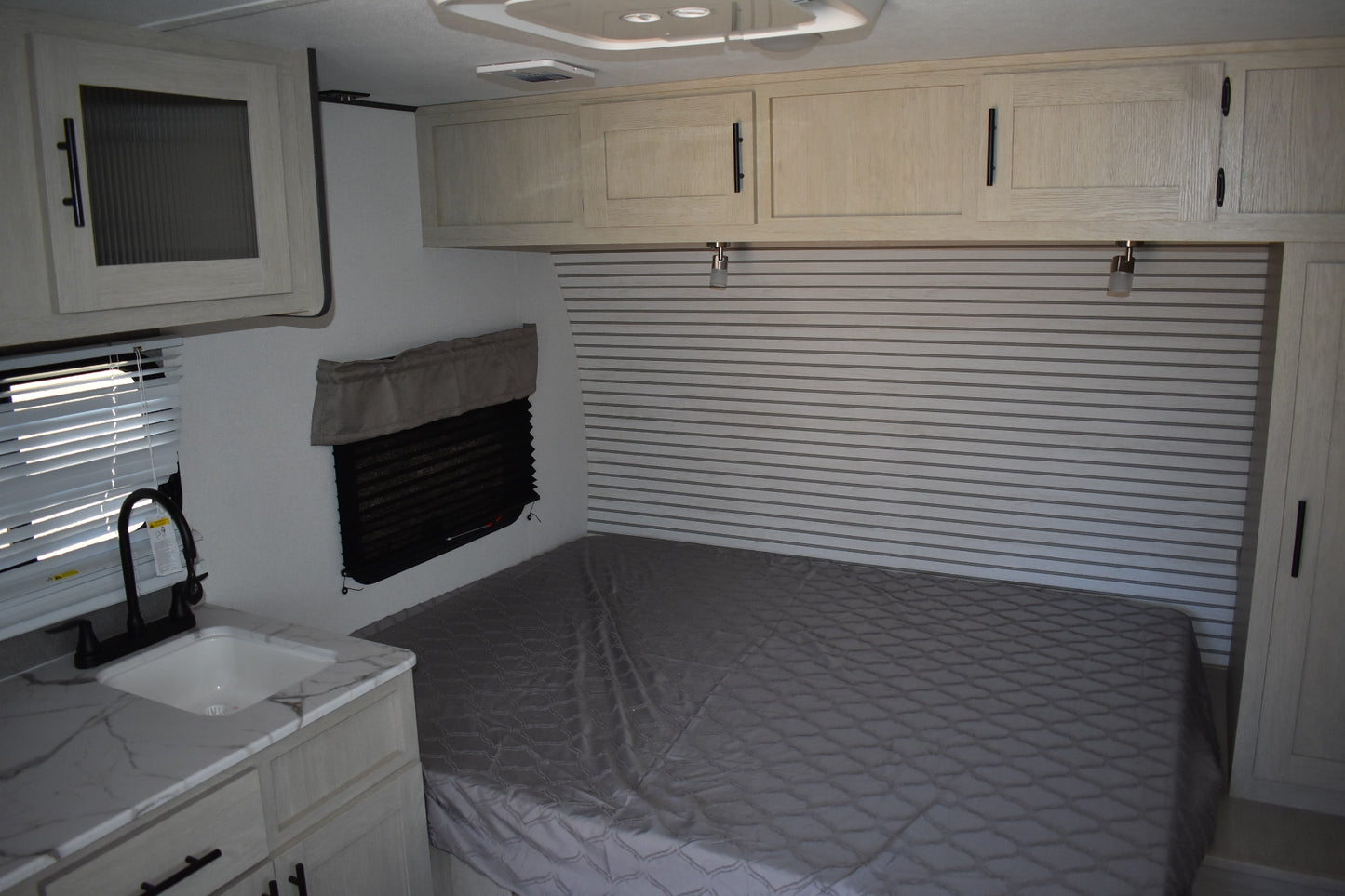 Forest River Shasta Oasis Compact - 16RE Floorplan - Travel Trailer RV - 17 ft - 2025 Edition