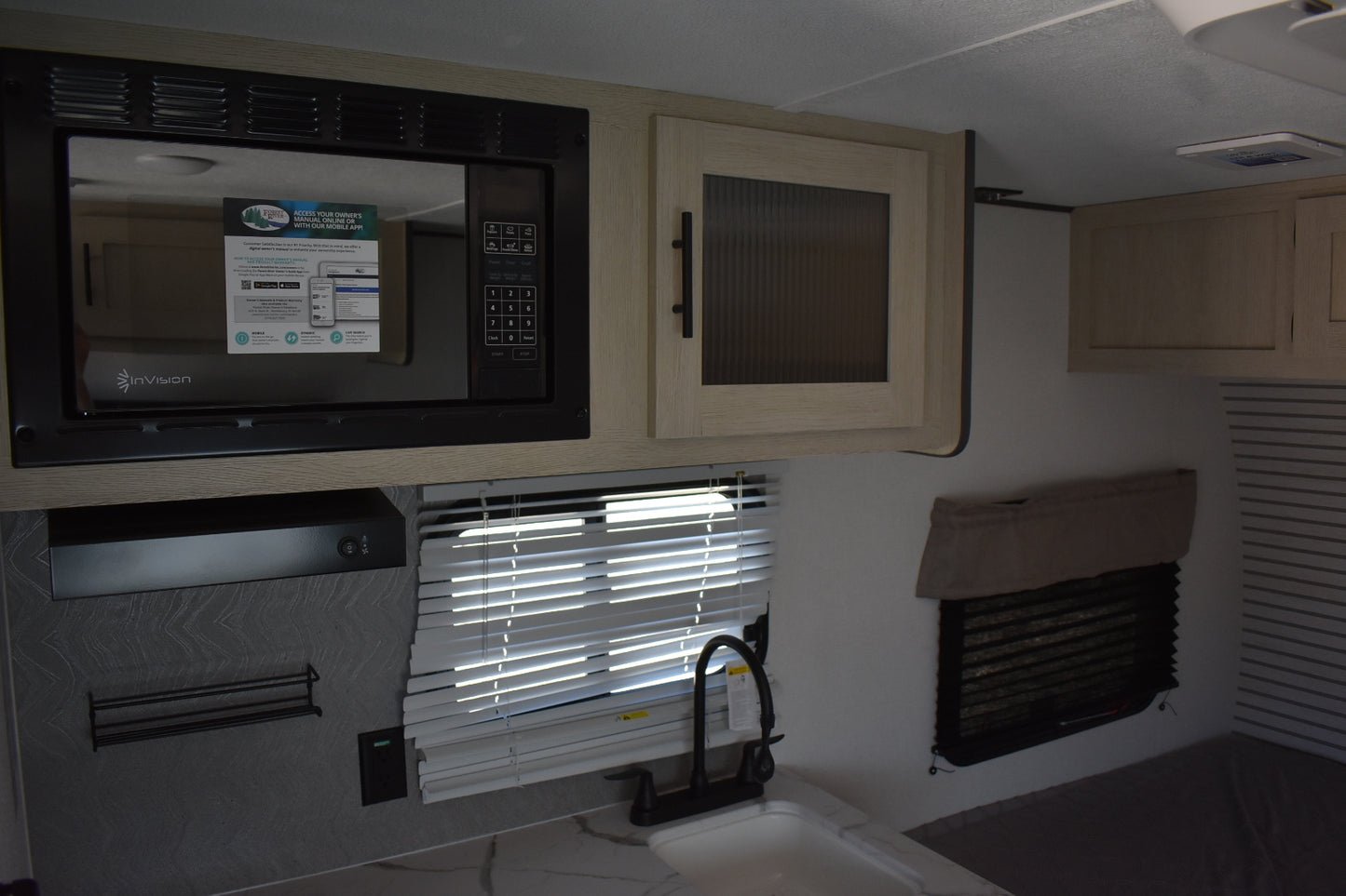 Forest River Shasta Oasis Compact - 16RE Floorplan - Travel Trailer RV - 17 ft - 2025 Edition