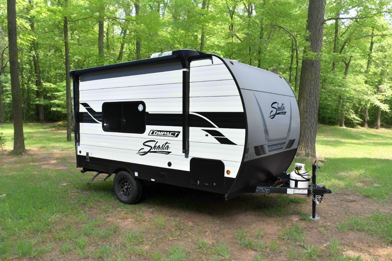 Forest River Shasta Oasis Compact - 16BH Floorplan - Travel Trailer RV - 17 ft - 2025 Edition.