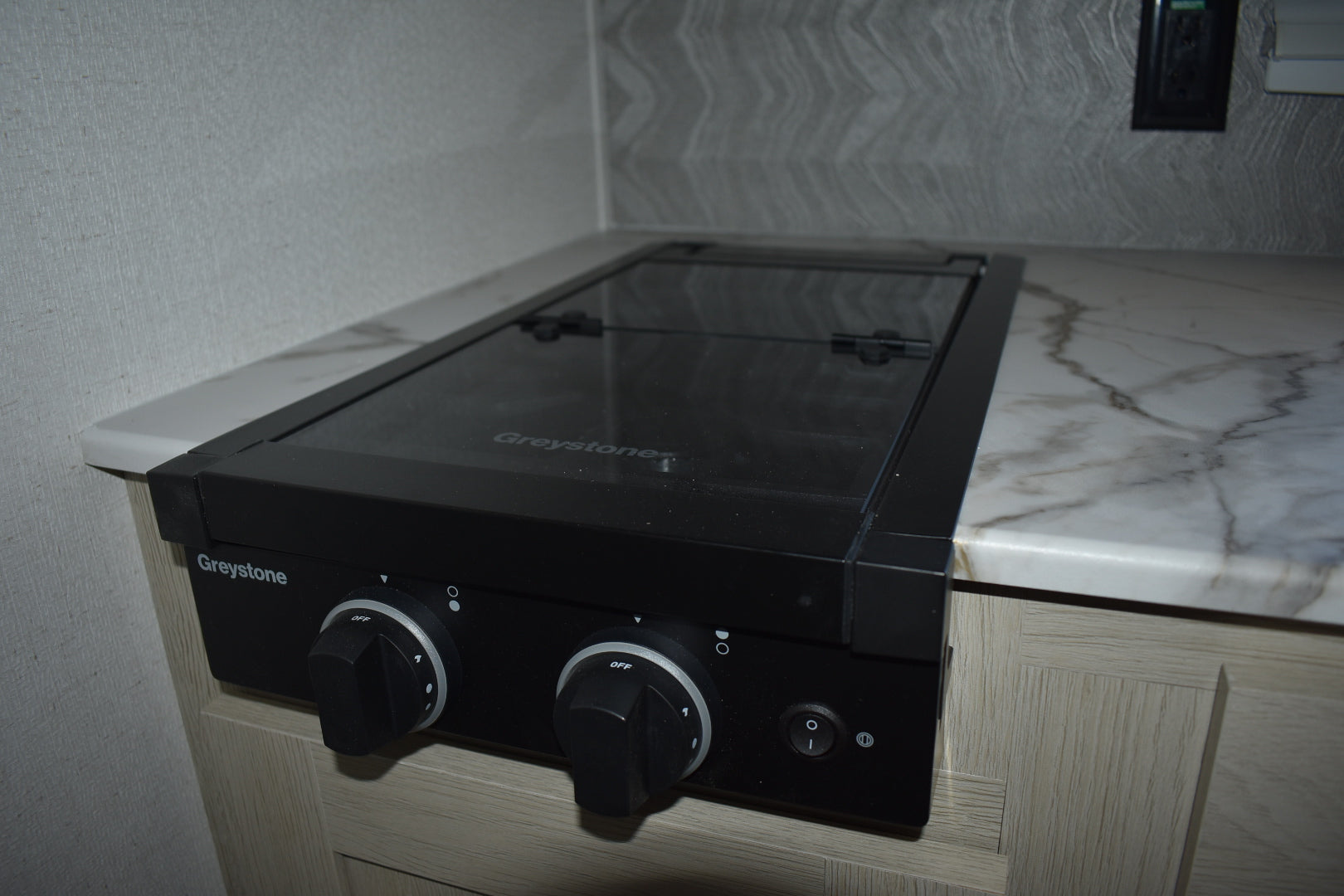 Forest River Shasta Oasis Compact - 16BH Floorplan - Travel Trailer RV - 17 ft - 2025 Edition.