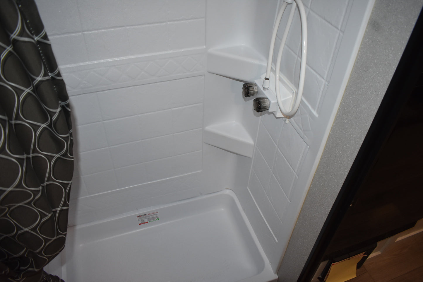 Forest River Shasta Oasis Compact - 18FQ Floorplan - Travel Trailer RV - 23 ft - 2025 Edition