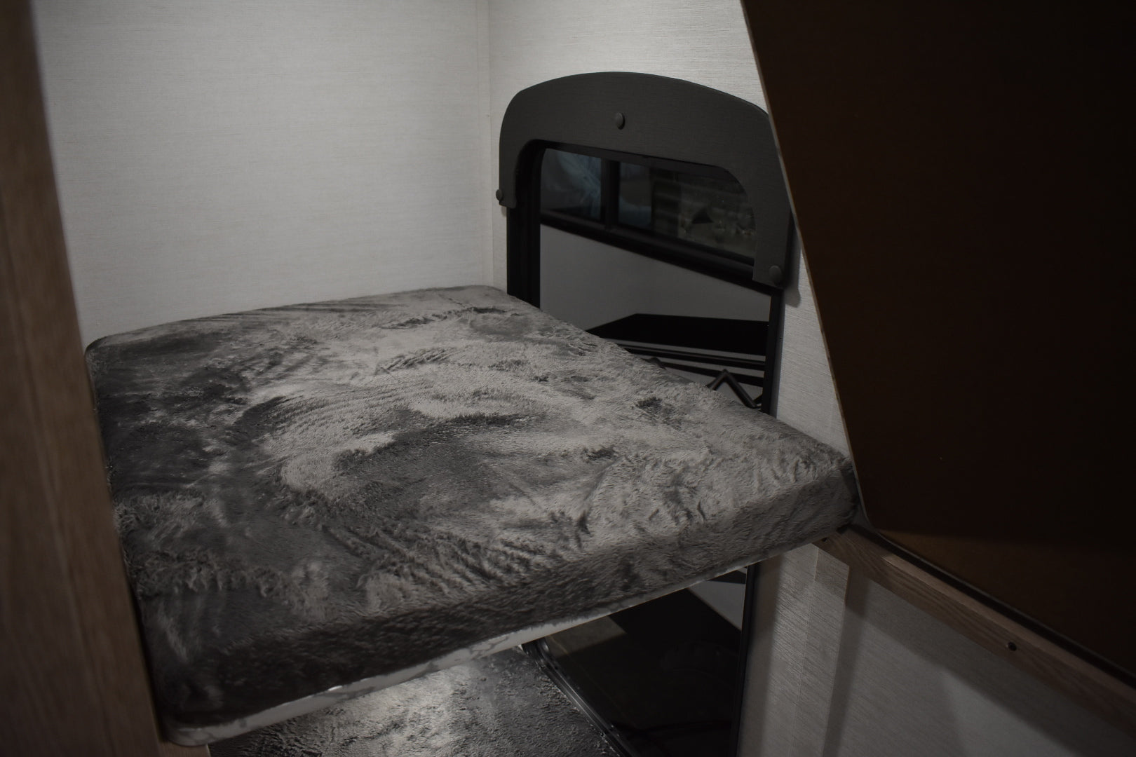 Gulf Stream Ameri-Lite - 228SB Floorplan - Travel Trailer RV - 23 ft - 2025 Edition.