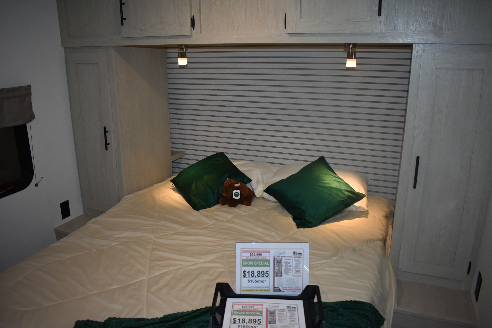 Forest River Shasta Oasis I-5 - 521CK Floorplan - Travel Trailer RV - 25 ft - 2025 Edition.