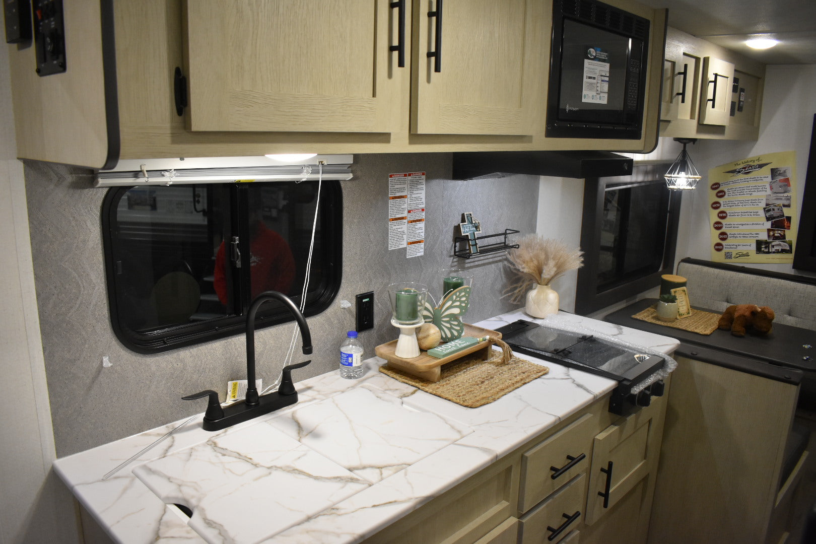 Forest River Shasta Oasis I-5 - 521CK Floorplan - Travel Trailer RV - 25 ft - 2025 Edition.