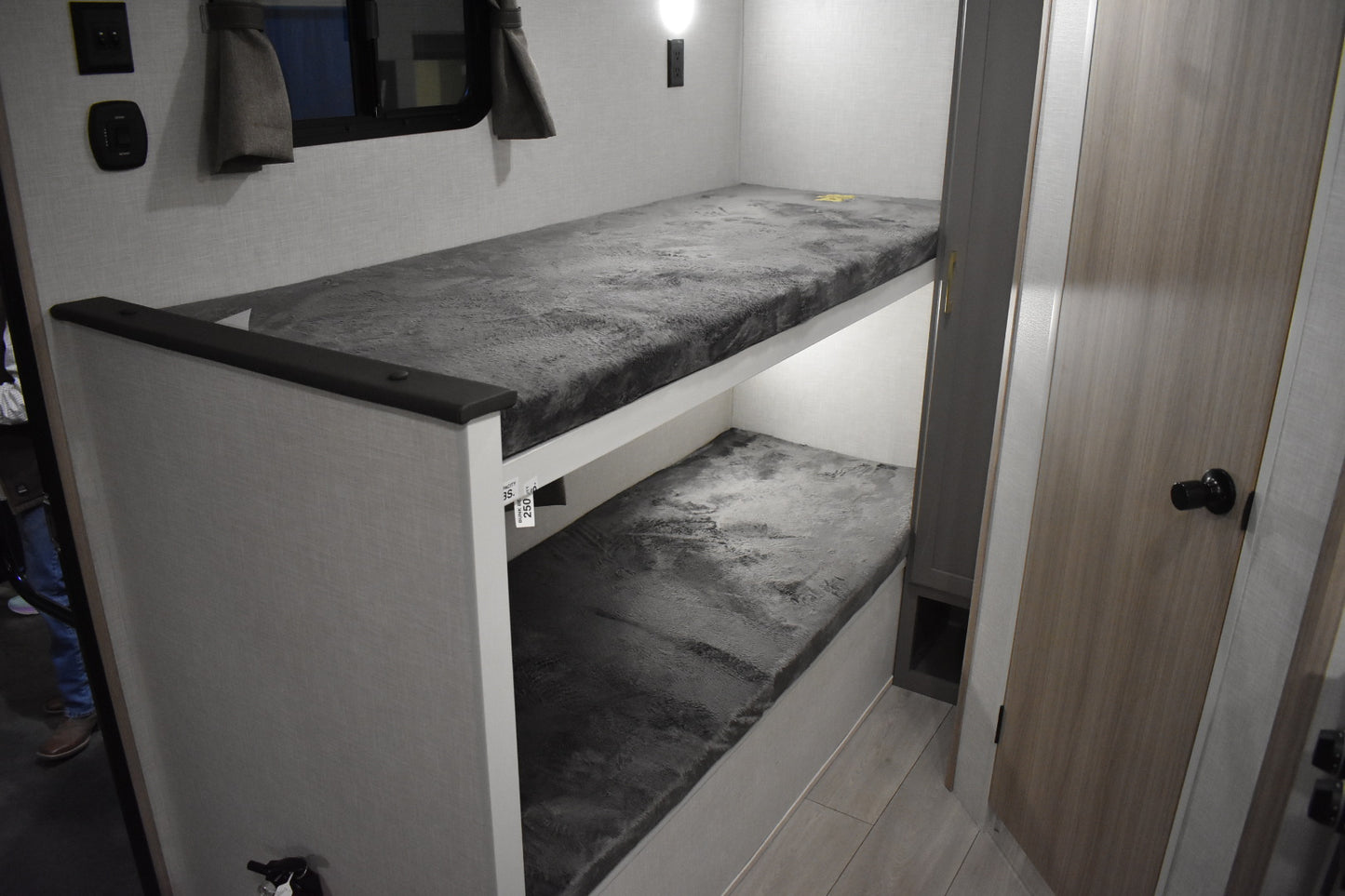 KZ RV Sportsmen Classic - 130BH Floorplan - Travel Trailer - 17 ft - 2025 Edition