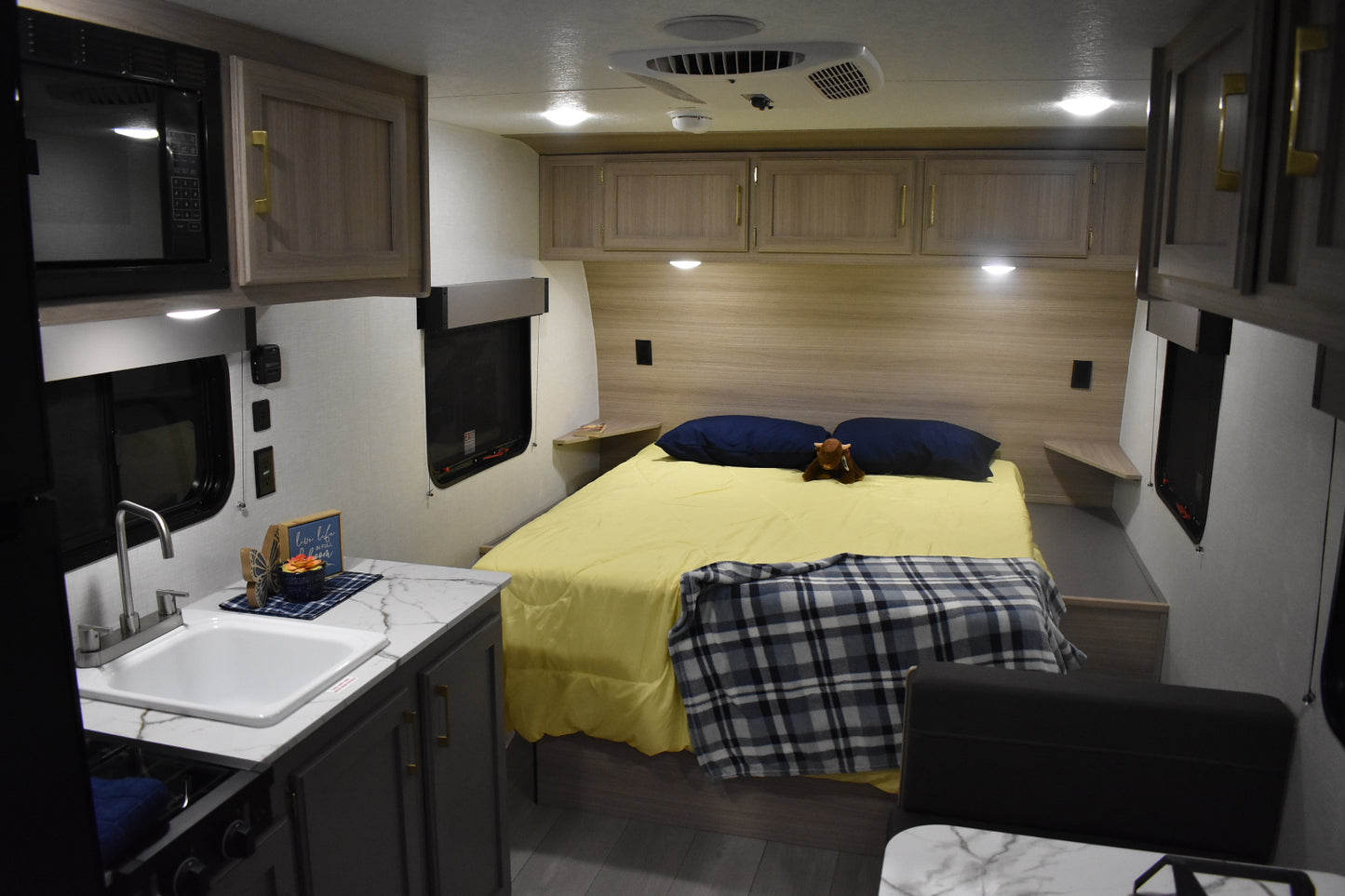KZ RV Sportsmen Classic - 160QB Floorplan - Travel Trailer - 22 ft - 2025 Edition