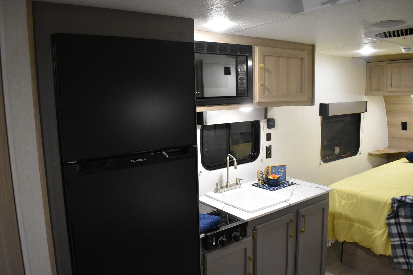 KZ RV Sportsmen Classic - 160QB Floorplan - Travel Trailer - 22 ft - 2025 Edition.