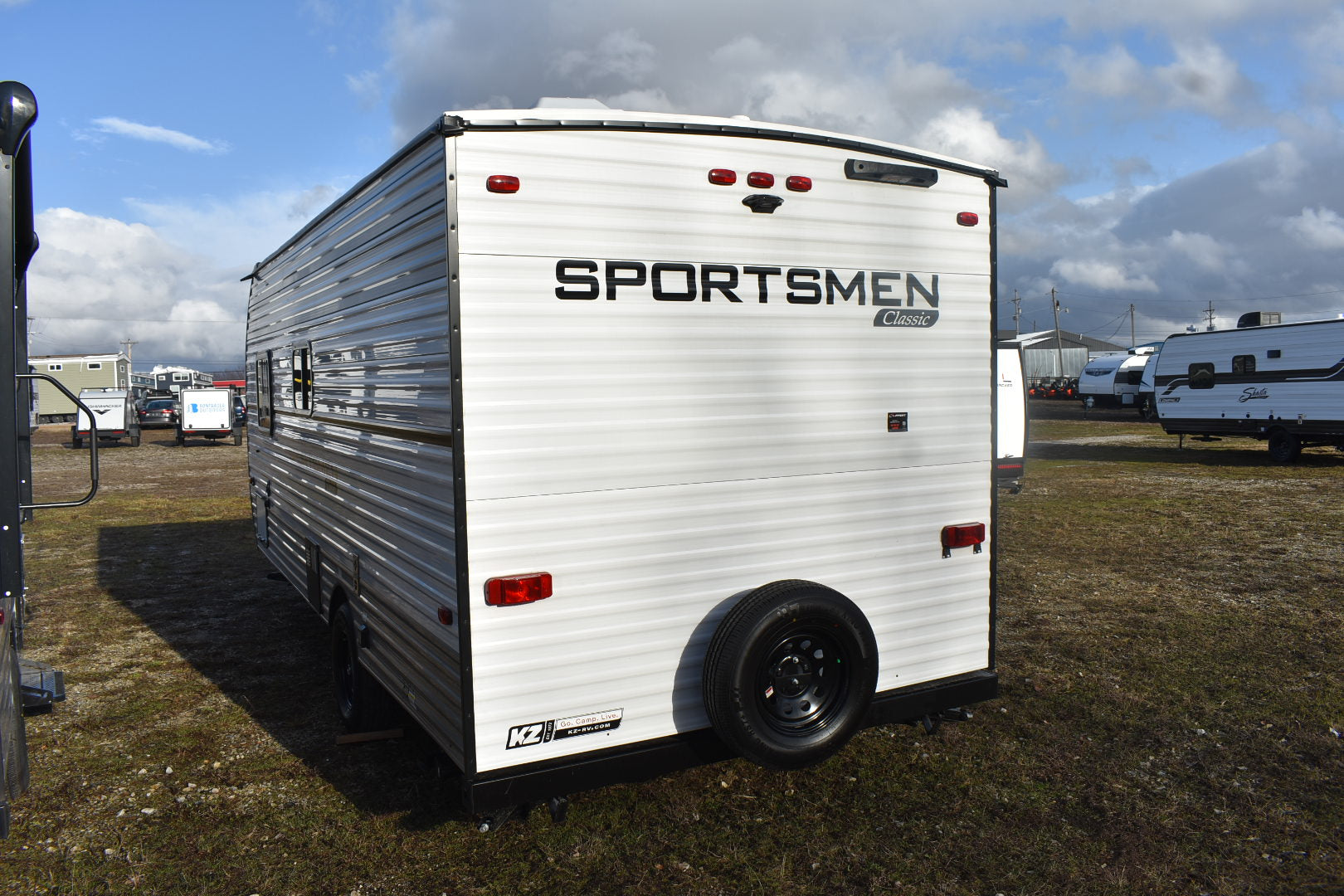 KZ RV Sportsmen Classic - 160QB Floorplan - Travel Trailer - 22 ft - 2025 Edition.