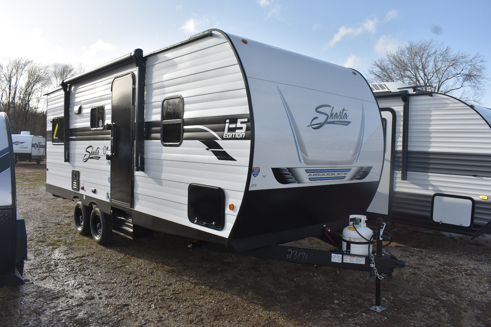 Forest River Shasta Oasis I-5 - 521CK Floorplan - Travel Trailer RV - 25 ft - 2025 Edition.