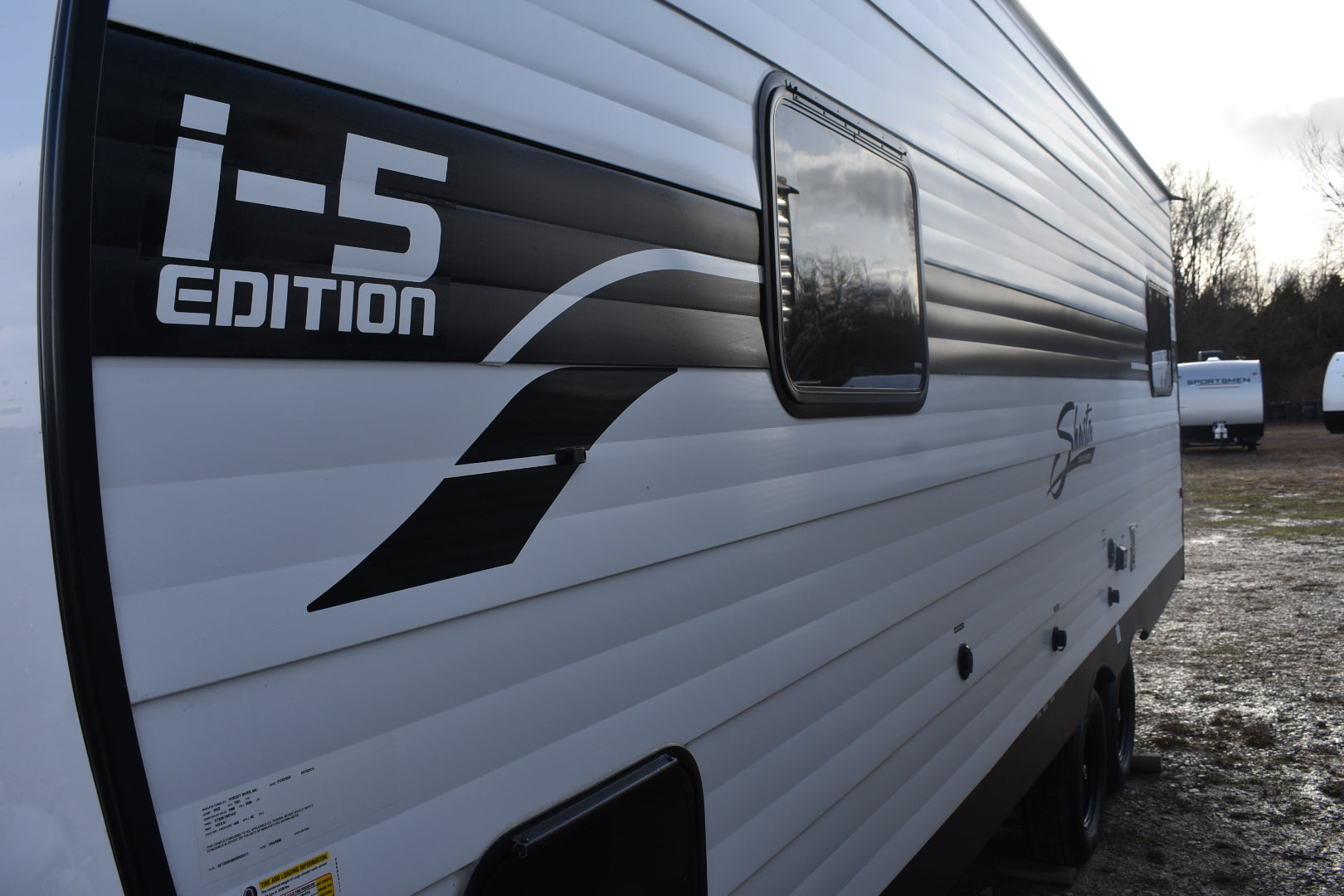 Forest River Shasta Oasis I-5 - 521CK Floorplan - Travel Trailer RV - 25 ft - 2025 Edition.