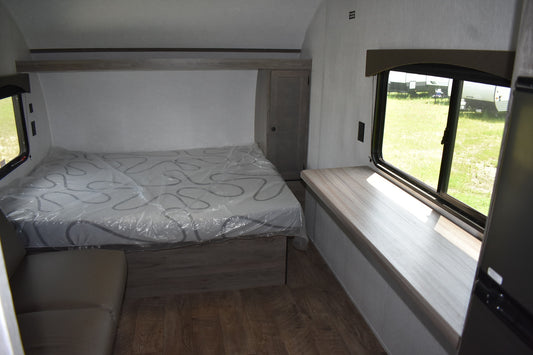 Sunset Park RV Sun Lite - 19RK Floorplan - Travel Trailer RV - 21 ft - 2024 Edition - USED.