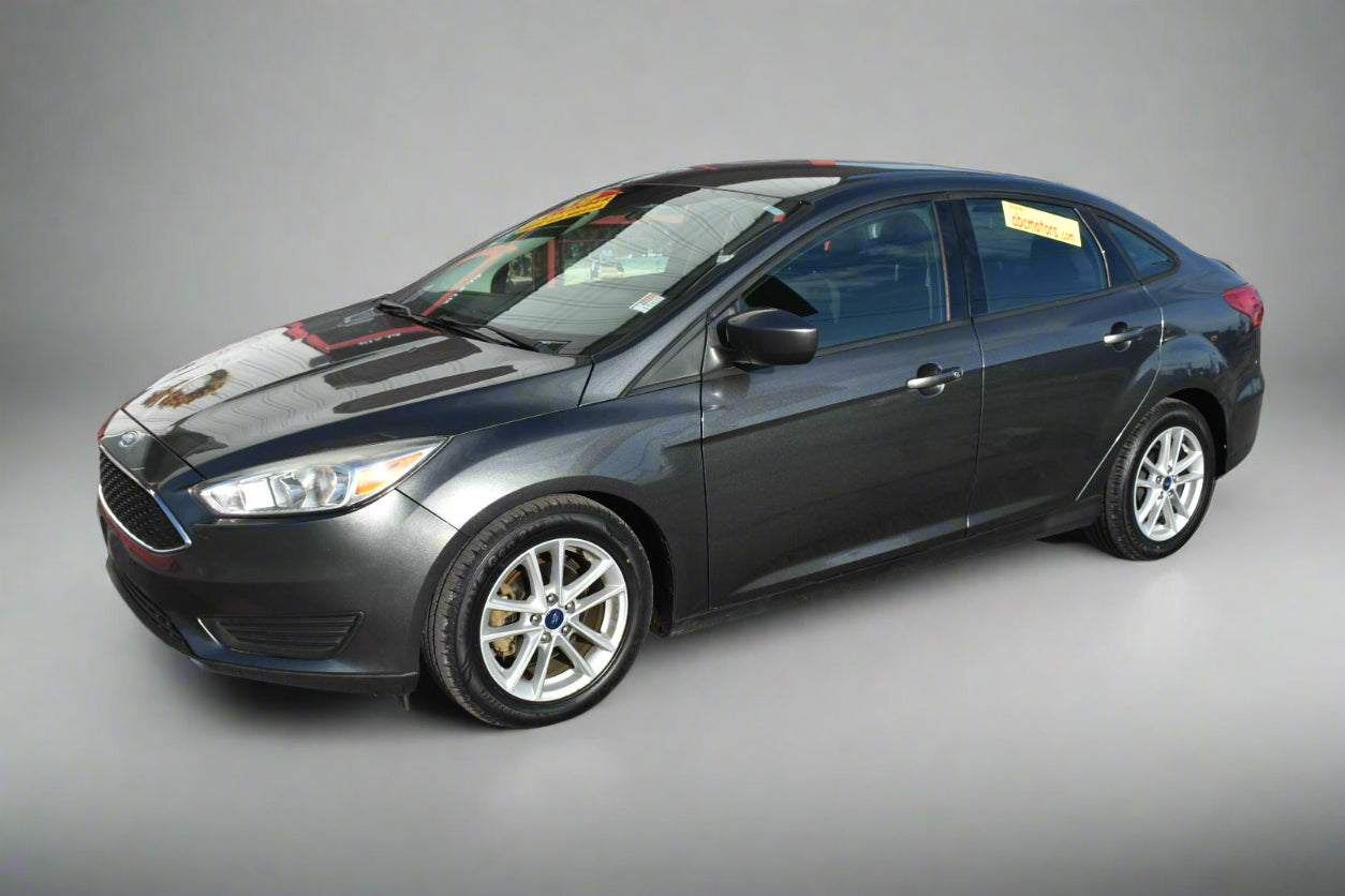 2018 Ford Focus SE's photo