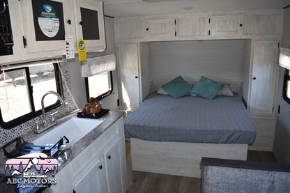 Forest River Shasta Oasis - 18FQ Floorplan - Travel Trailer RV - 23 ft - 2024 Edition