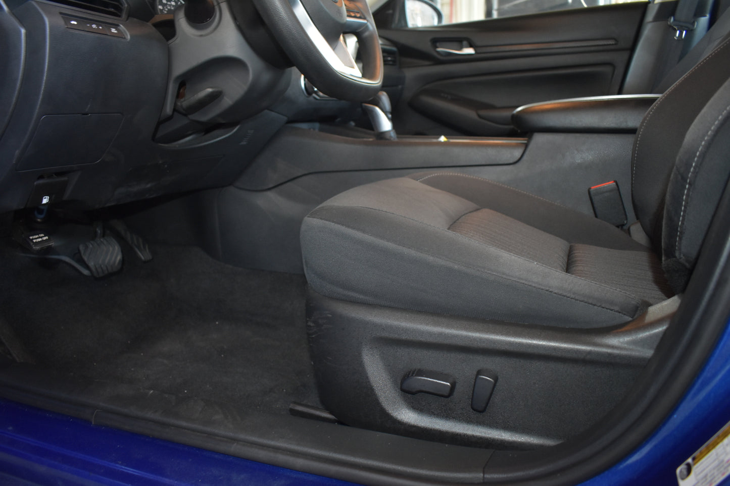 2025 Nissan Altima SV | 45,350 Miles | 2.5L - 4 Cylinder | Sedan | Blue | Pre-owned Vehicle