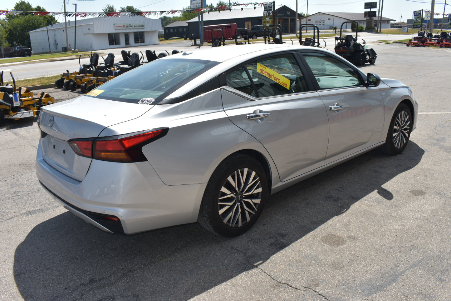 2025 Nissan Altima SV | 43,951 Miles | 2.5L - 4 Cylinder | Sedan | Silver | Pre-owned Vehicle