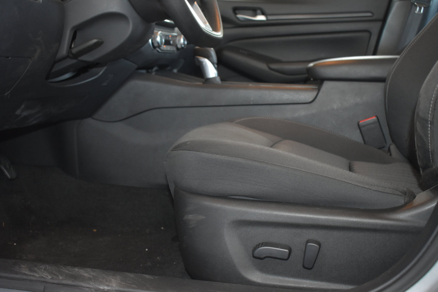 2025 Nissan Altima SV | 43,951 Miles | 2.5L - 4 Cylinder | Sedan | Silver | Pre-owned Vehicle