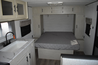 Forest River Shasta Oasis Compact - 18FQ Floorplan - Travel Trailer RV - 23 ft - 2025 Edition