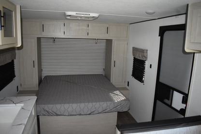 Forest River Shasta Oasis Compact - 18FQ Floorplan - Travel Trailer RV - 23 ft - 2025 Edition