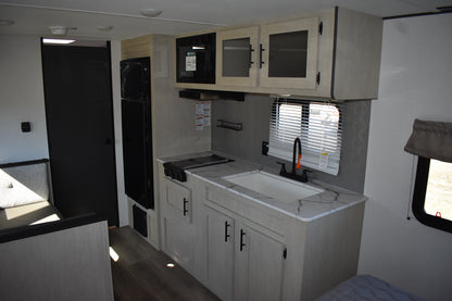 Forest River Shasta Oasis Compact - 18FQ Floorplan - Travel Trailer RV - 23 ft - 2025 Edition