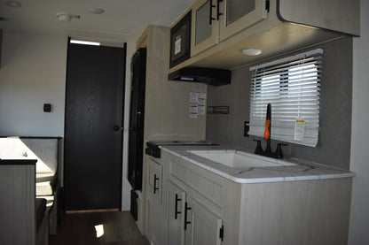 Forest River Shasta Oasis Compact - 18FQ Floorplan - Travel Trailer RV - 23 ft - 2025 Edition