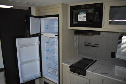 Forest River Shasta Oasis Compact - 18FQ Floorplan - Travel Trailer RV - 23 ft - 2025 Edition