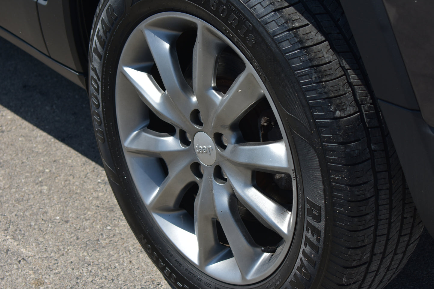 2018 Jeep Cherokee Limited | 129,716 Miles | 2.4L - 4 Cylinder | 4WD | SUV | Gray | Pre-owned Vehicle