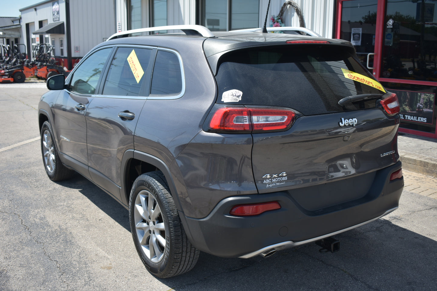 2018 Jeep Cherokee Limited | 129,716 Miles | 2.4L - 4 Cylinder | 4WD | SUV | Gray | Pre-owned Vehicle