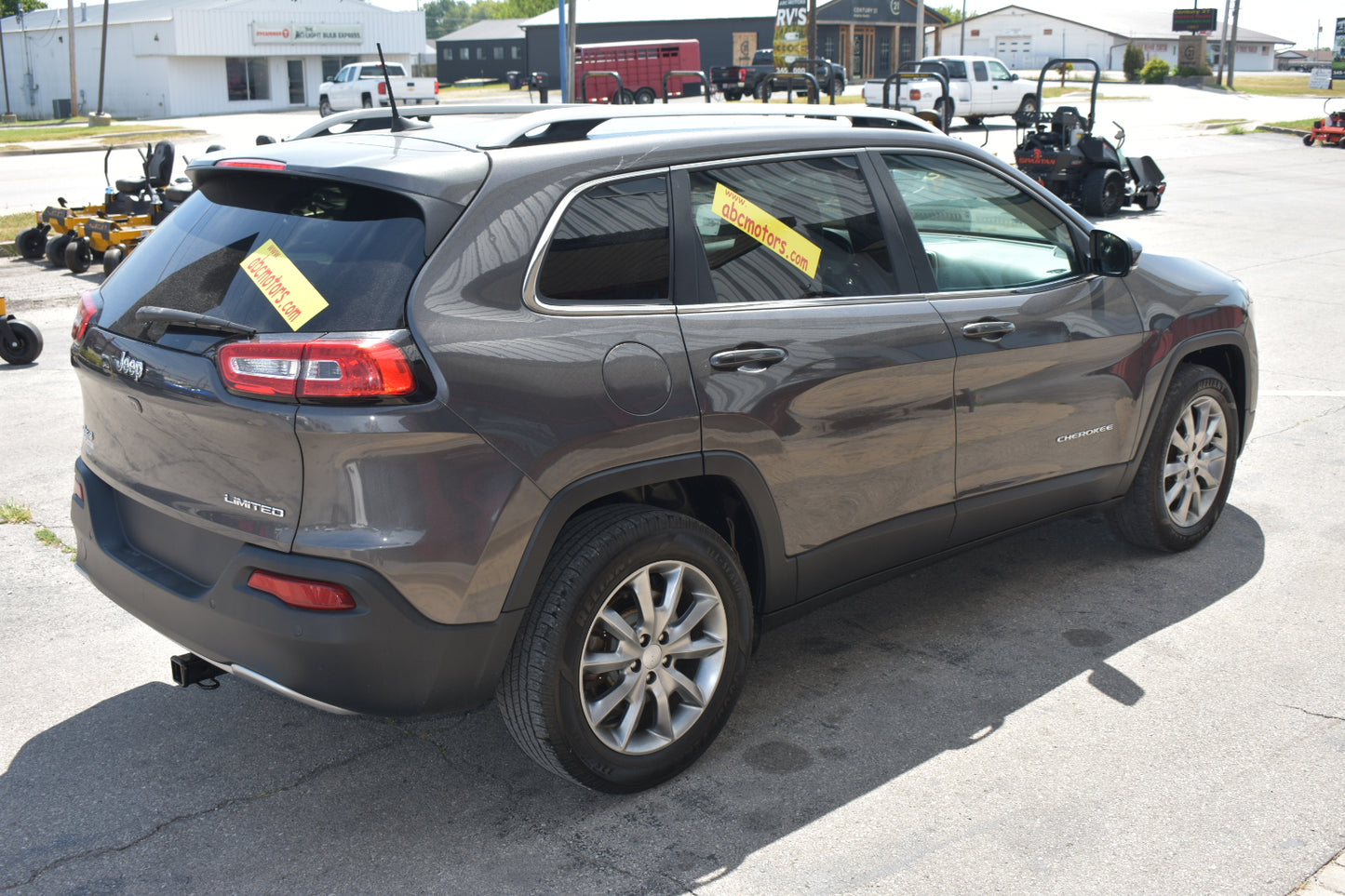 2018 Jeep Cherokee Limited | 129,716 Miles | 2.4L - 4 Cylinder | 4WD | SUV | Gray | Pre-owned Vehicle