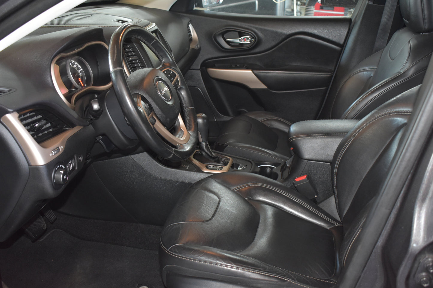 2018 Jeep Cherokee Limited | 129,716 Miles | 2.4L - 4 Cylinder | 4WD | SUV | Gray | Pre-owned Vehicle