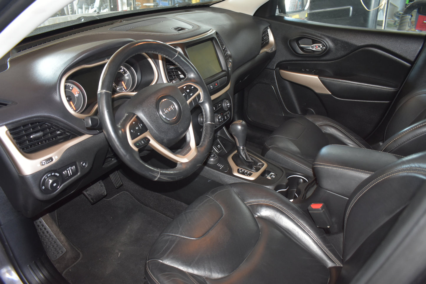 2018 Jeep Cherokee Limited | 129,716 Miles | 2.4L - 4 Cylinder | 4WD | SUV | Gray | Pre-owned Vehicle