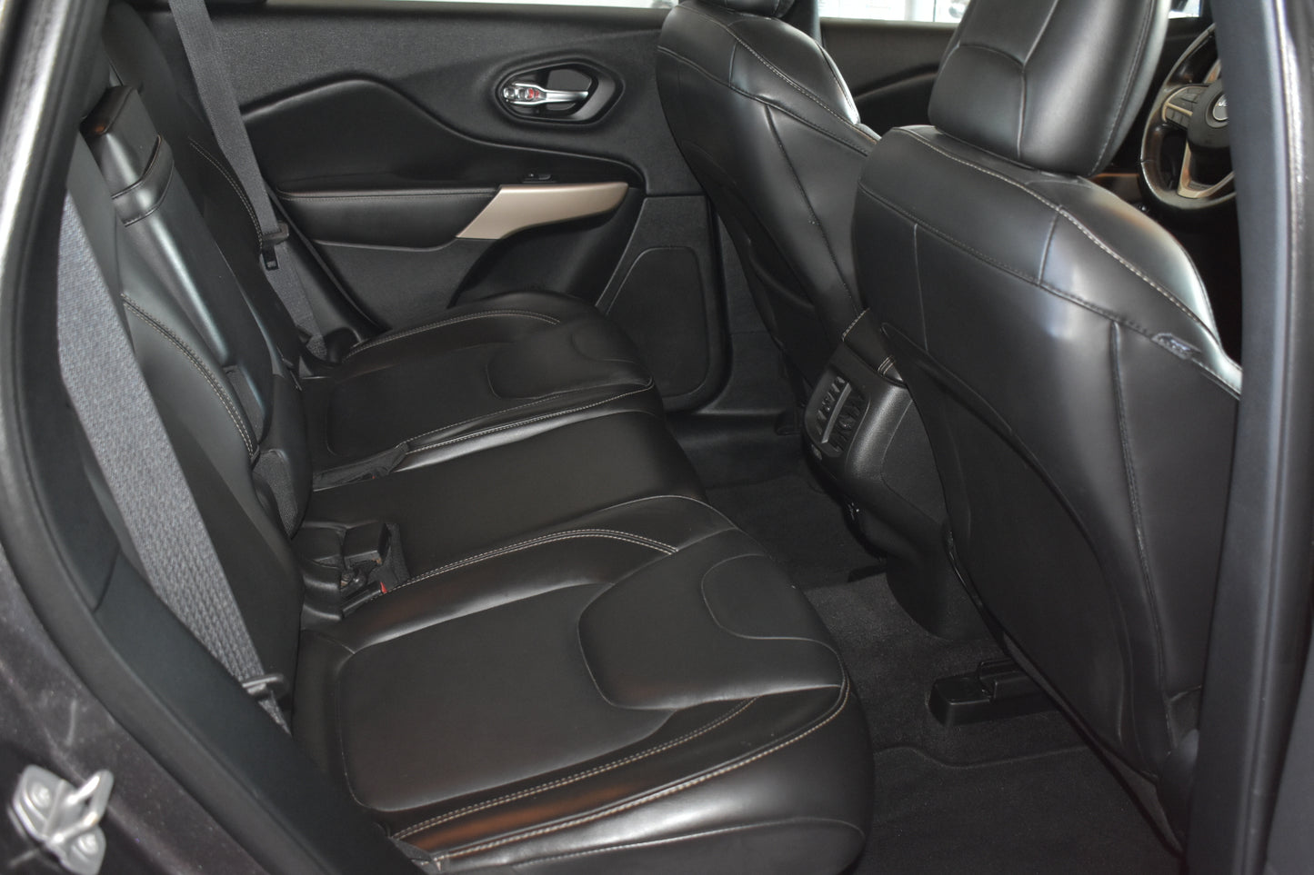 2018 Jeep Cherokee Limited | 129,716 Miles | 2.4L - 4 Cylinder | 4WD | SUV | Gray | Pre-owned Vehicle