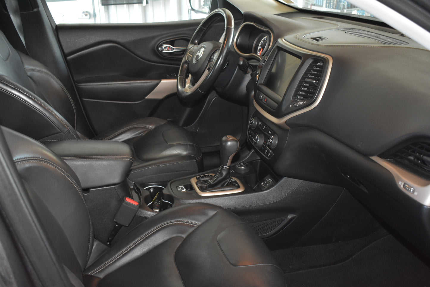 2018 Jeep Cherokee Limited | 129,716 Miles | 2.4L - 4 Cylinder | 4WD | SUV | Gray | Pre-owned Vehicle