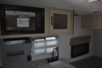 Forest River Shasta Oasis Compact - 16RE Floorplan - Travel Trailer RV - 17 ft - 2025 Edition