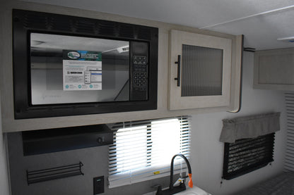 Forest River Shasta Oasis Compact - 16BH Floorplan - Travel Trailer RV - 17 ft - 2025 Edition