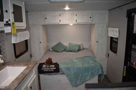 Forest River Shasta Oasis Compact - 18FQ Floorplan - Travel Trailer RV - 23 ft - 2025 Edition.