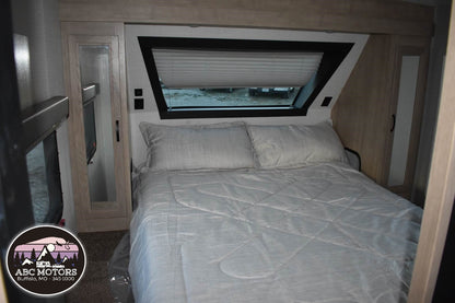 Palomino RV - SolAire Ultra Lite - 243BHS Floorplan  - Travel Trailer - 28 ft - 2023 Edition