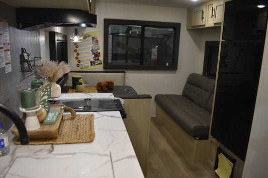 Forest River Shasta Oasis I-5 - 521CK Floorplan - Travel Trailer RV - 25 ft - 2025 Edition.