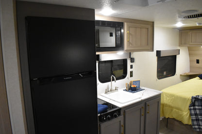 KZ RV Sportsmen Classic - 160QB Floorplan - Travel Trailer - 22 ft - 2025 Edition