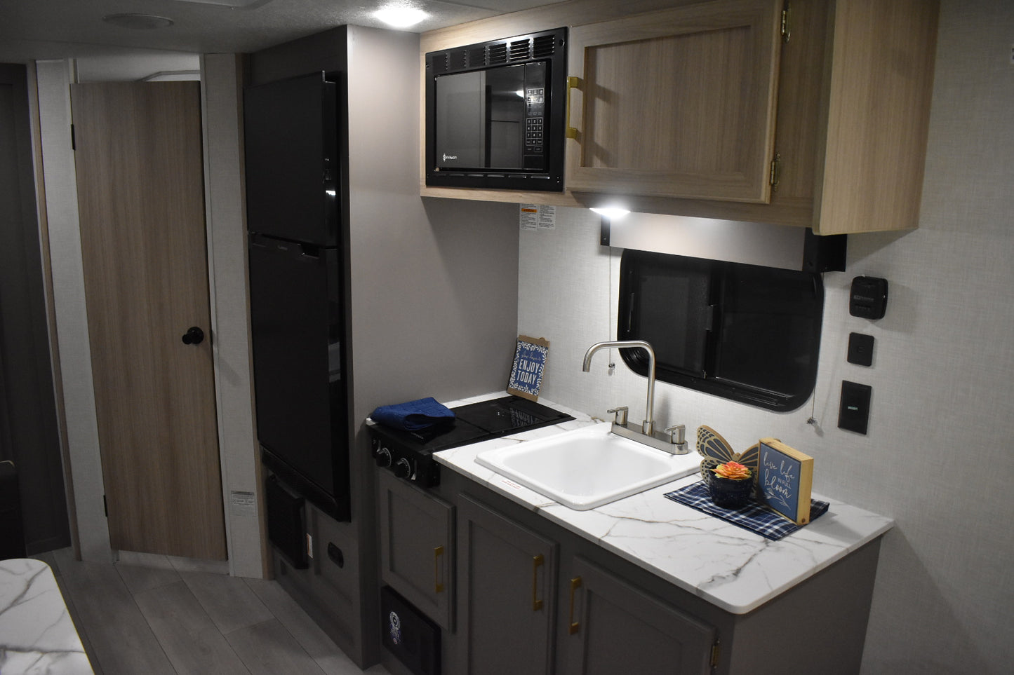 KZ RV Sportsmen Classic - 160QB Floorplan - Travel Trailer - 2025 Edition