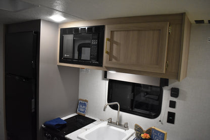KZ RV Sportsmen Classic - 160QB Floorplan - Travel Trailer - 22 ft - 2025 Edition