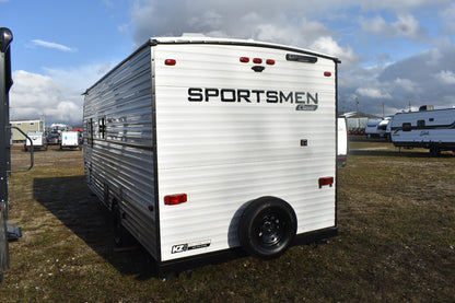 KZ RV Sportsmen Classic - 160QB Floorplan - Travel Trailer - 22 ft - 2025 Edition