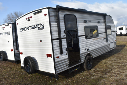 KZ RV Sportsmen Classic - 160QB Floorplan - Travel Trailer - 22 ft - 2025 Edition