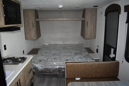 2025 Keystone Springdale Classic Mini - 2300MBBH Floorplan - Travel Trailer RV - 22ft - 2025 Edition